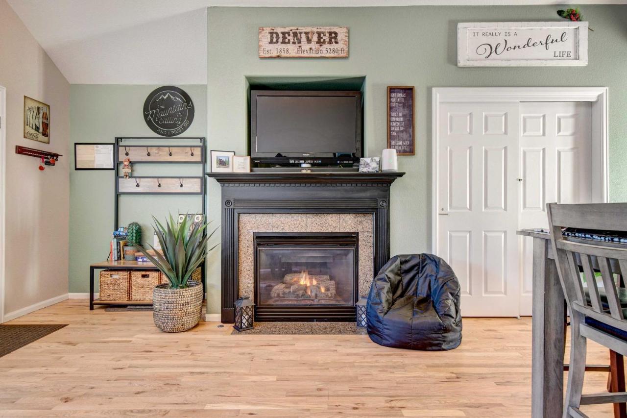 Townhome In Highlands With Spacious Yard! *